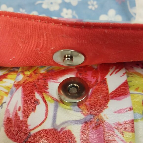 3090 Small Bruno Cross Body Bag In Pink, White and Yellow. - Picture 10 of 11